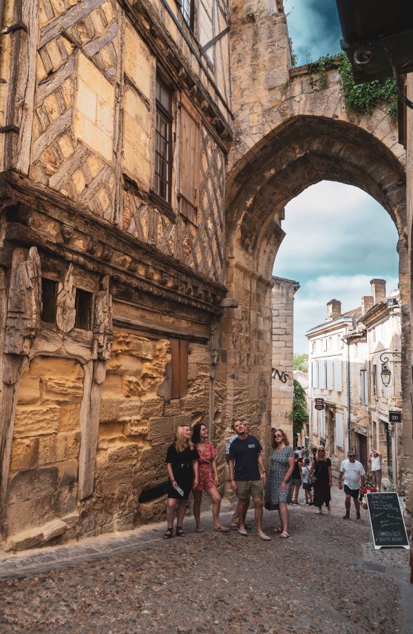 La porte et la maison de la Cadène